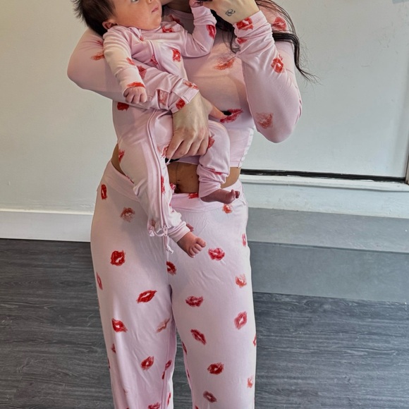 Skims Sleep “Cherry Blossom Lipstick” Set - Picture 7 of 7